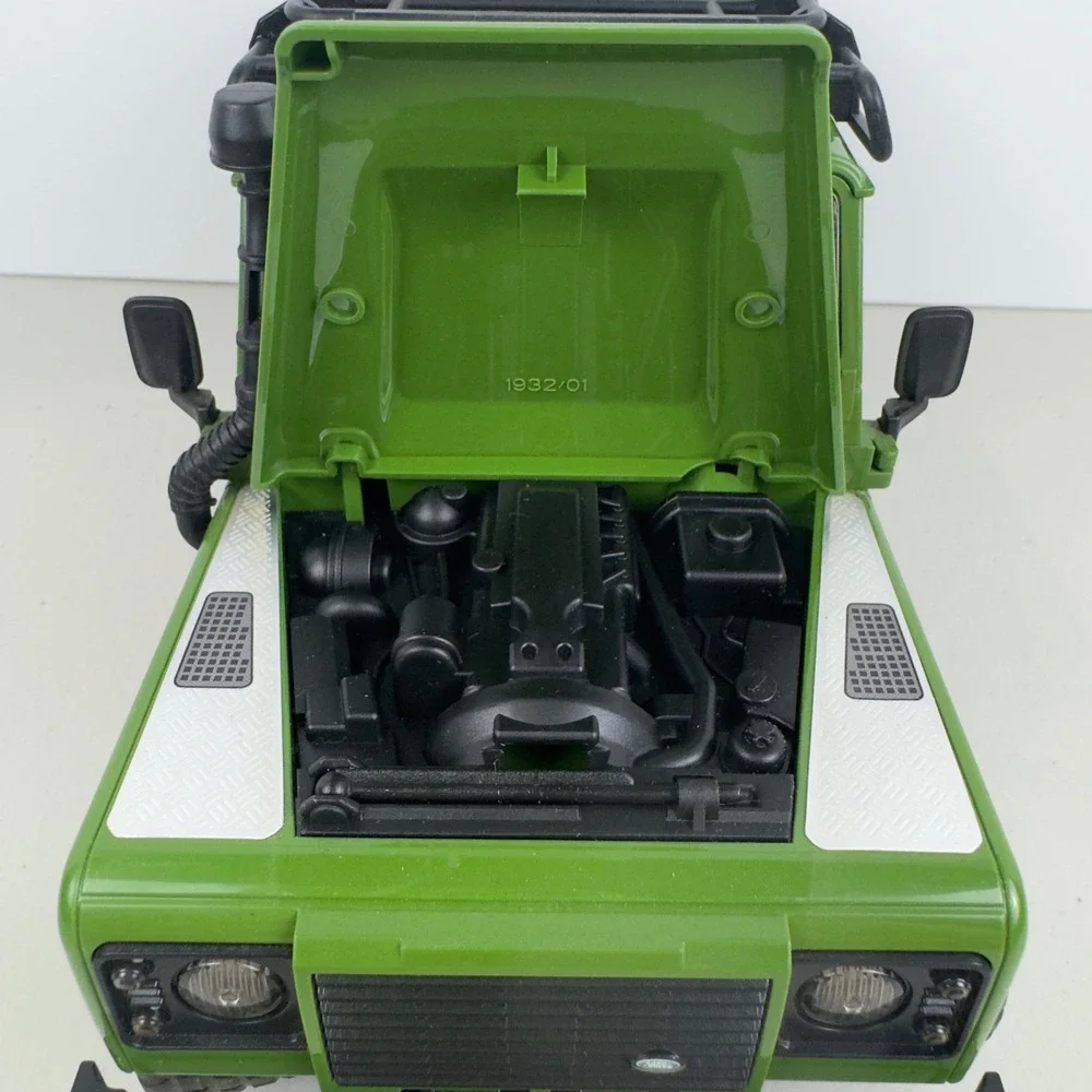 Bruder Land Rover Defender Station Wagon Green 1:16 Scale Toy Vehicle 02590 11in